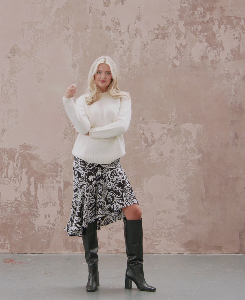 Catwalk Video Paisley Tiered Hem Midi Skirt